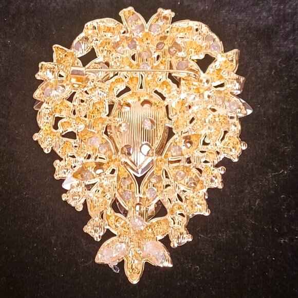 NWOT Drop Dead Gorgeous Red Brooch - Picture 2 of 4